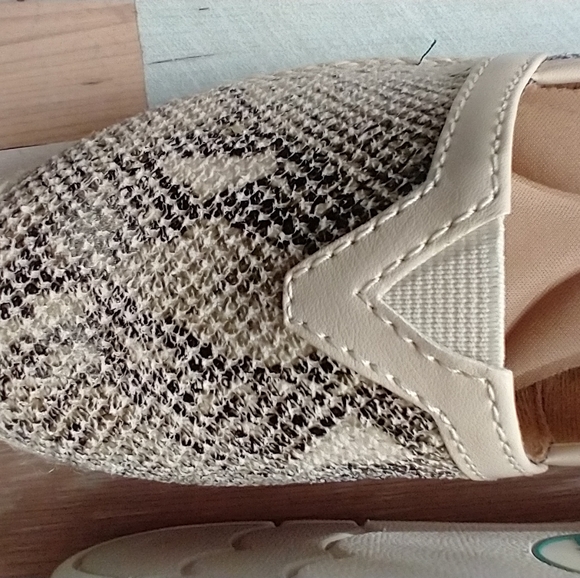 Montana Women's Jute trim, snake embossed slip on - Picture 3 of 9